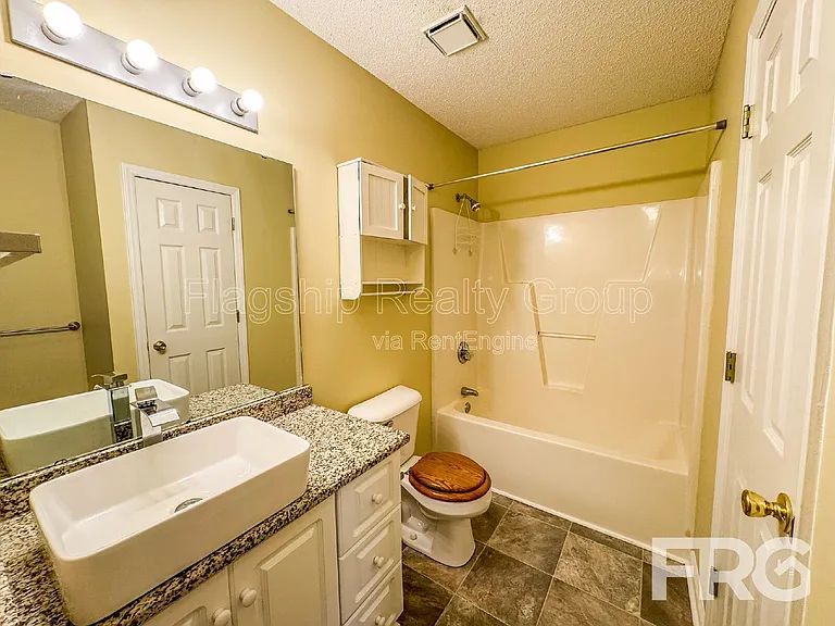 3306 Mulberry Ln #E — Photo 11