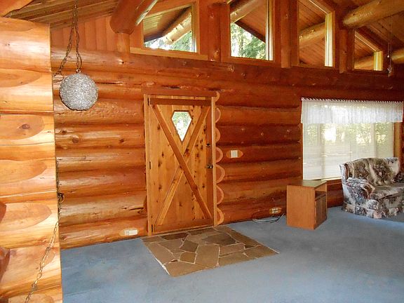 4th image of 121 Mary Ln