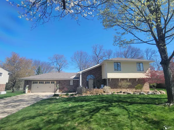 8908 Sarah Ln, Grosse Ile, MI 48138