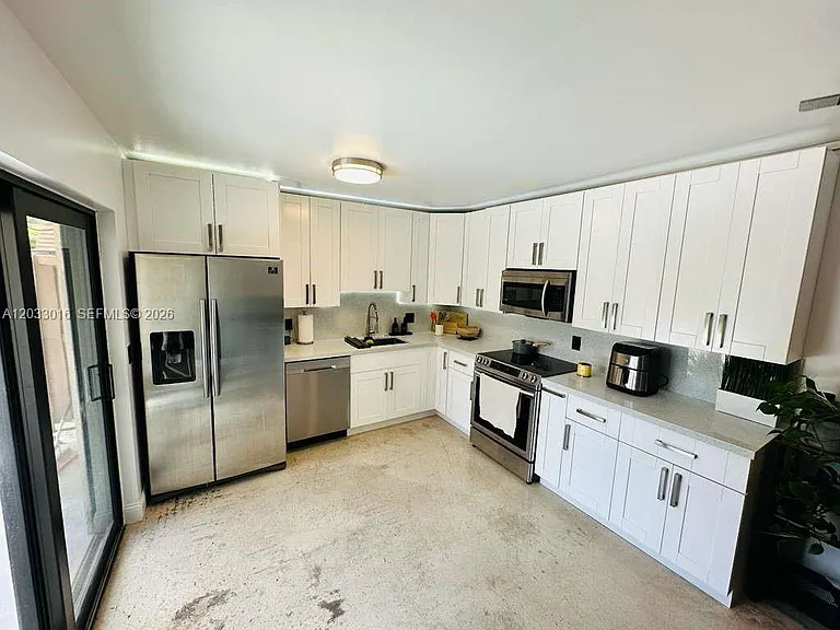 2601 Garden Ct — Photo 2