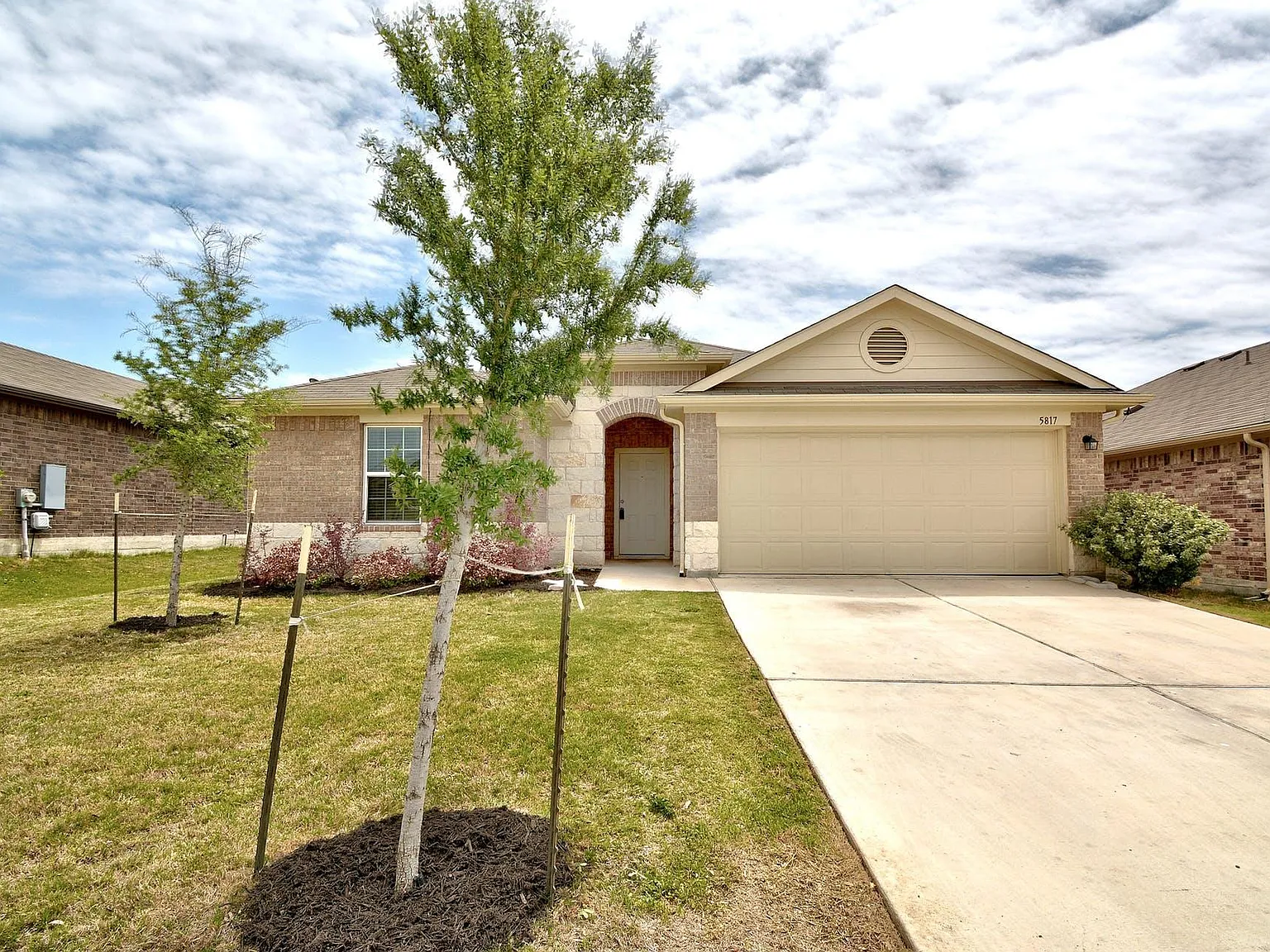 4 bed, 2.5 bath, 2047 sqft, $2,050 — Photo 1