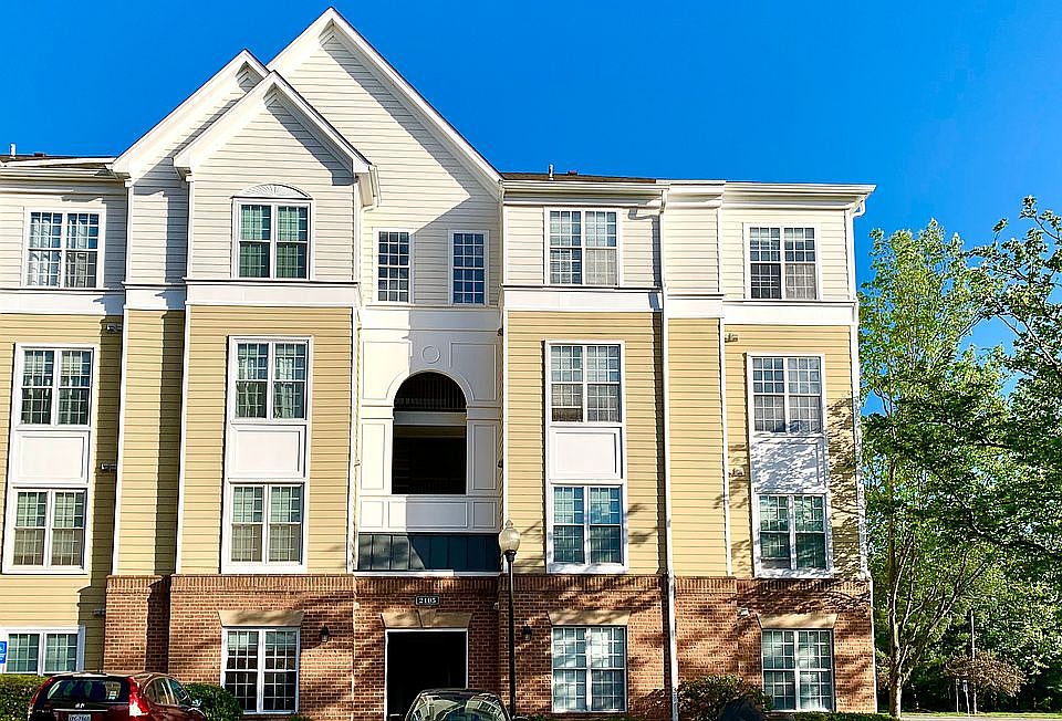 1st image of 2105 Highcourt Ln APT 301