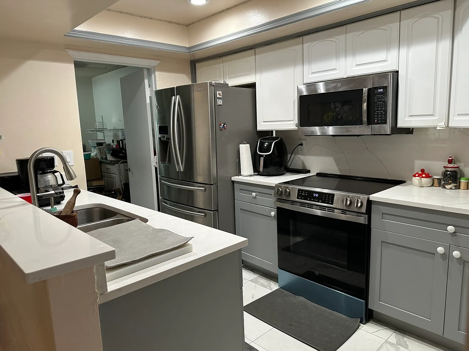 3 bed, 1280 sqft, $2,690 — Photo 2
