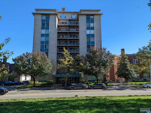 276 Prospect St APT 2G, East Orange, NJ 07017