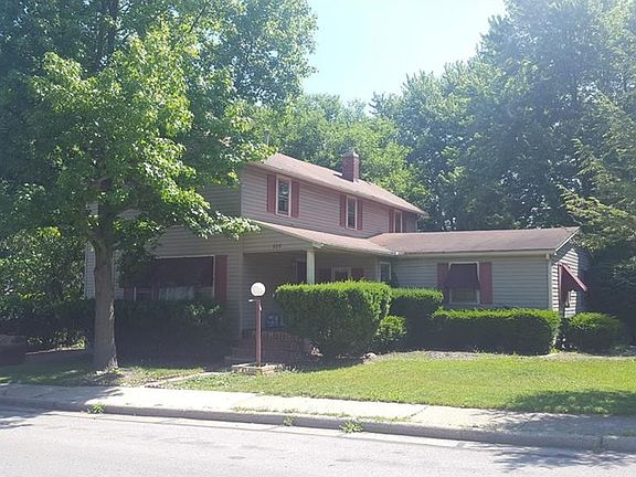 2nd image of 926 Spruce Ave