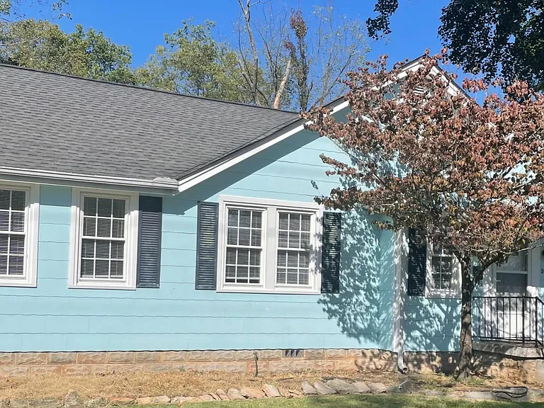 1015 E Bell St — Photo 1