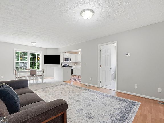 5th image of 673 Effie Dr