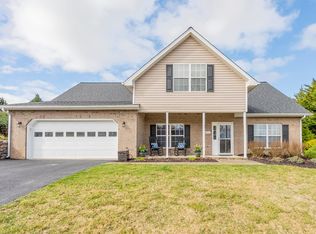 435 Windsor Dr, Christiansburg, VA 24073