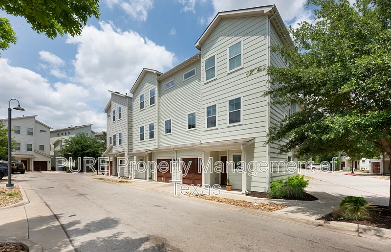 2 bed, 1.0 bath, 1195 sqft, $2,450 — Photo 2