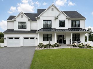 34 Winterberry Ln, Fort Edward, NY 12828