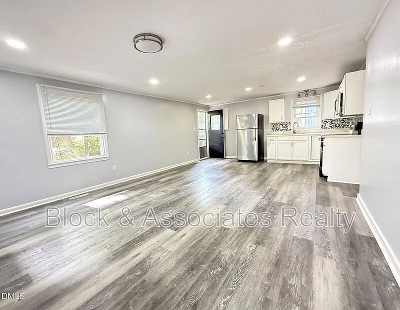 3 bed, 2.0 bath, $1,750 — Photo 2