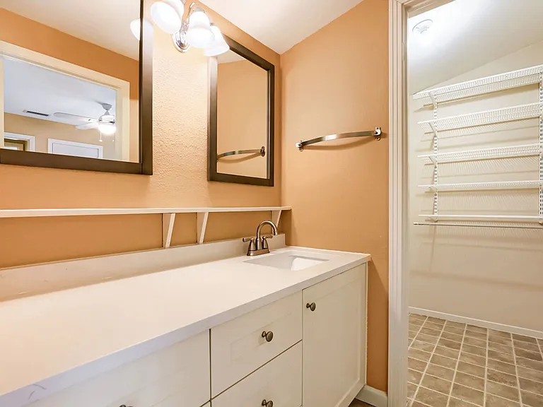 1402 Cullen Ave — Photo 17