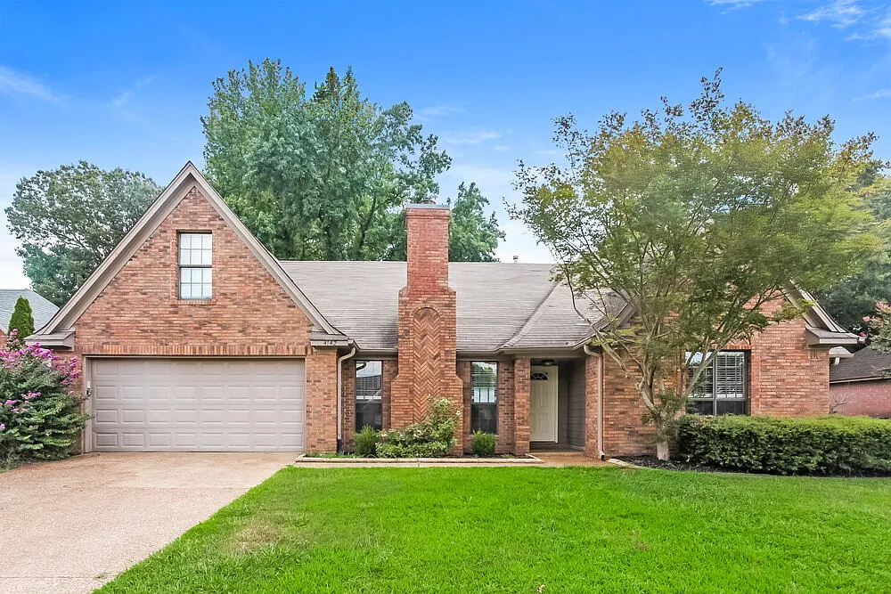 4 bed, 2.0 bath, 1991 sqft, $2,120 — Photo 1
