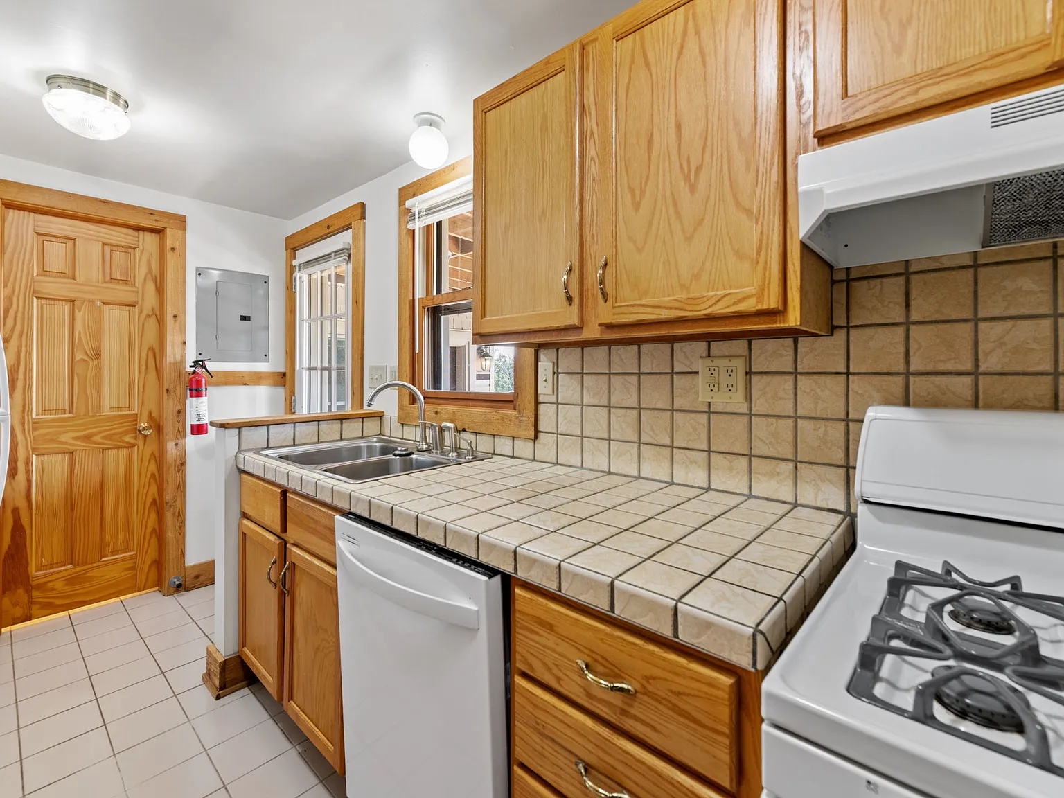 2 bed, 1200 sqft, $1,550 — Photo 4