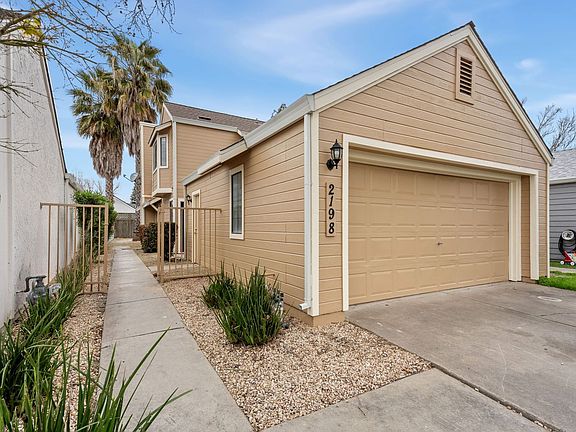 2nd image of 2198 Sandcastle Way
