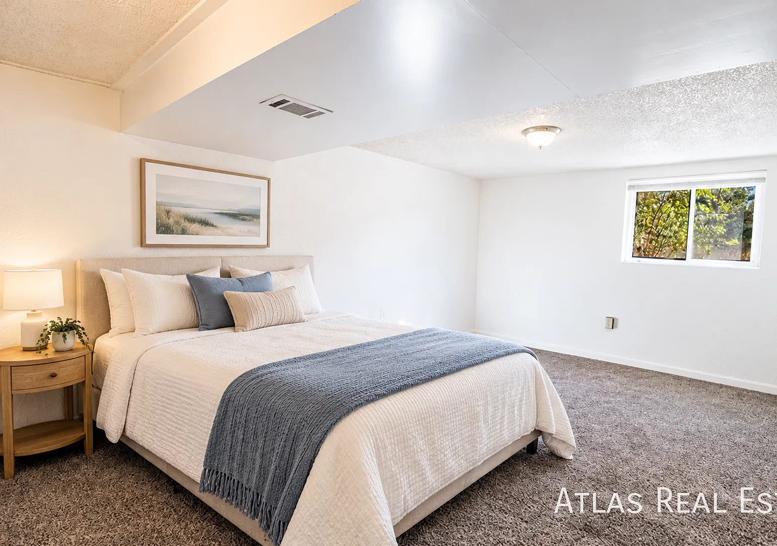 One Month Free! 4-Bedroom Englewood Duplex With Fenced Backyard & Private Parking — Photo 2