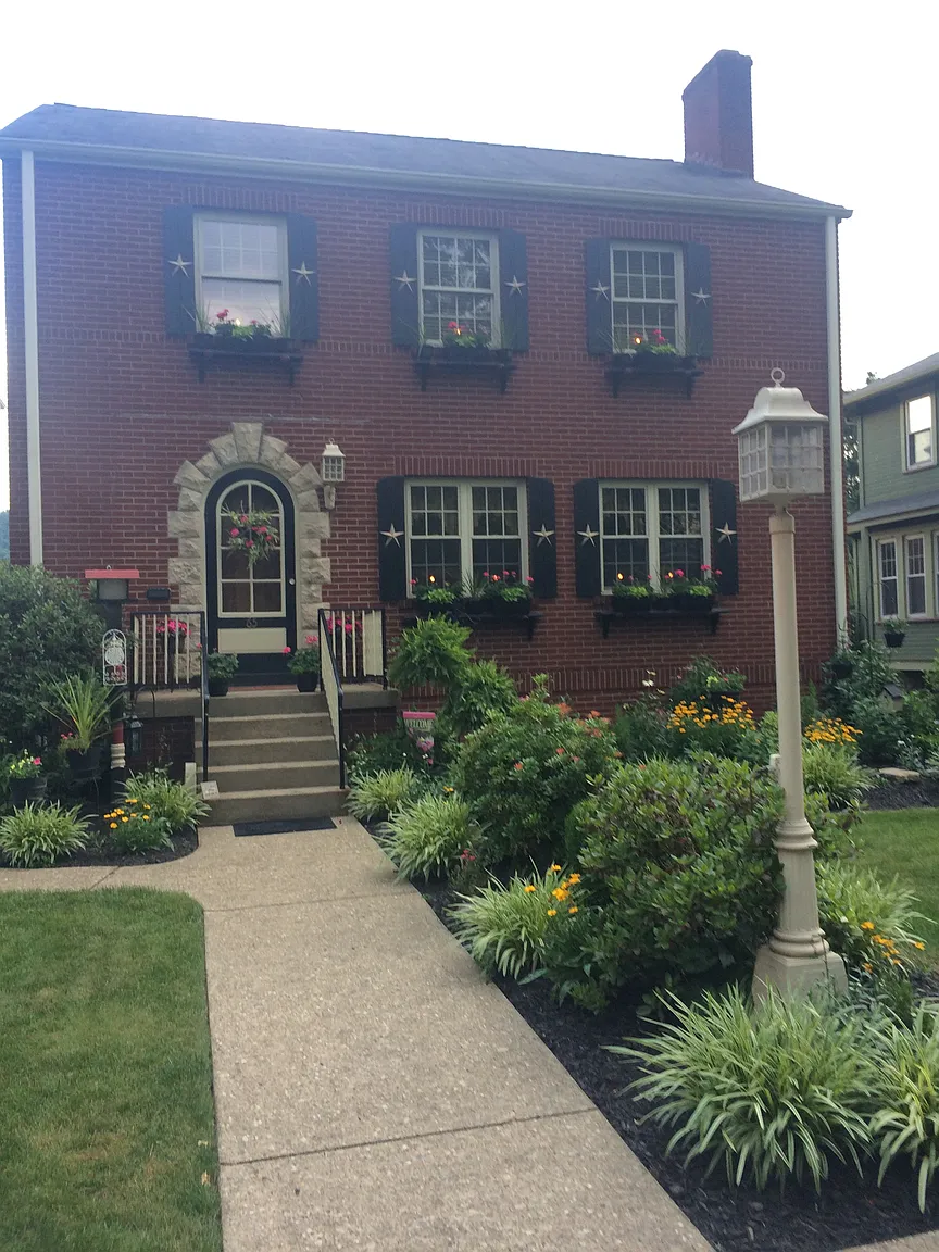65 Greenwood Ave photo 1
