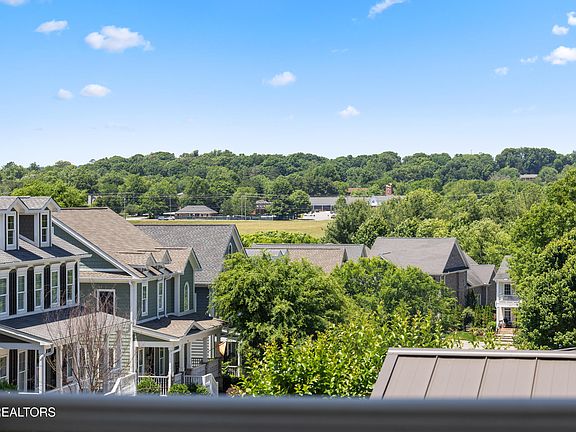 5th image of 544 Colonial Ridge Ln