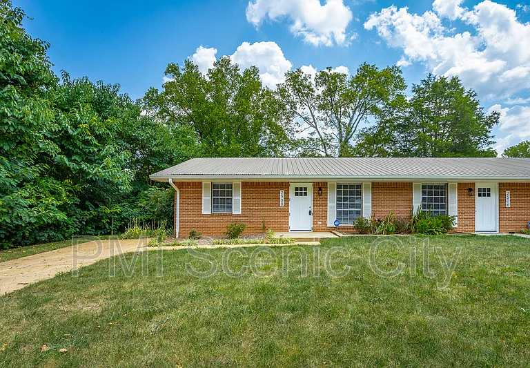 2508 Woodfin Ave — Photo 1