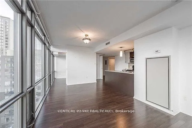 37 Grosvenor St #1007 — Photo 15