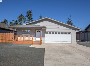 1562 Lakeshore Dr, Coos Bay, OR 97420