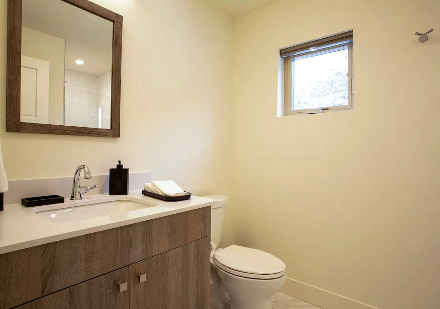 405 Laurel — Photo 3