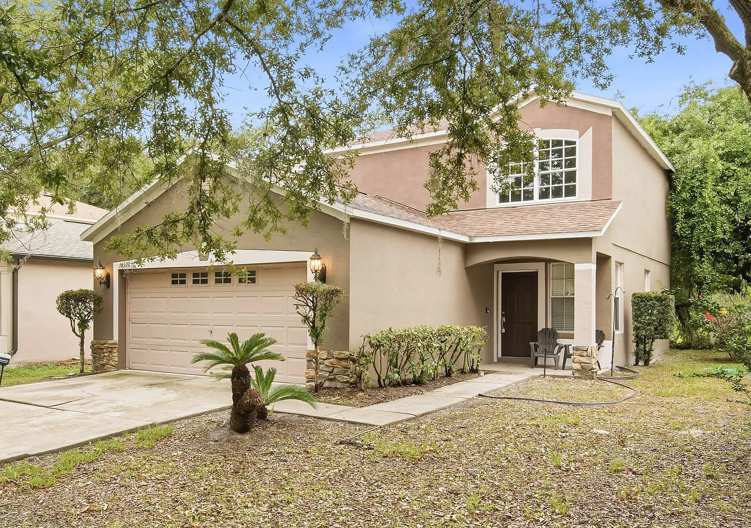 Two-story 4BR/2BA New Tampa home with pond view. — Photo 1