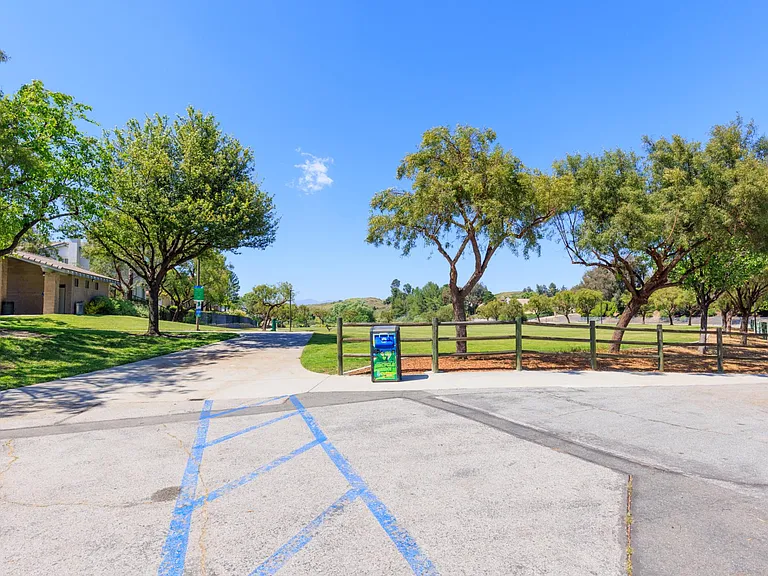 25403 Great Lake Ct — Photo 40