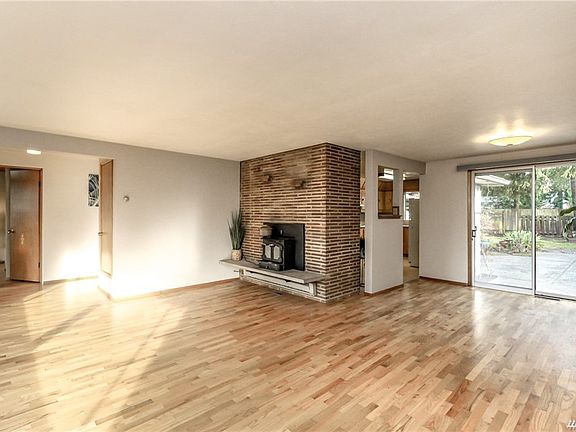 5th image of 1104 NE 187th St
