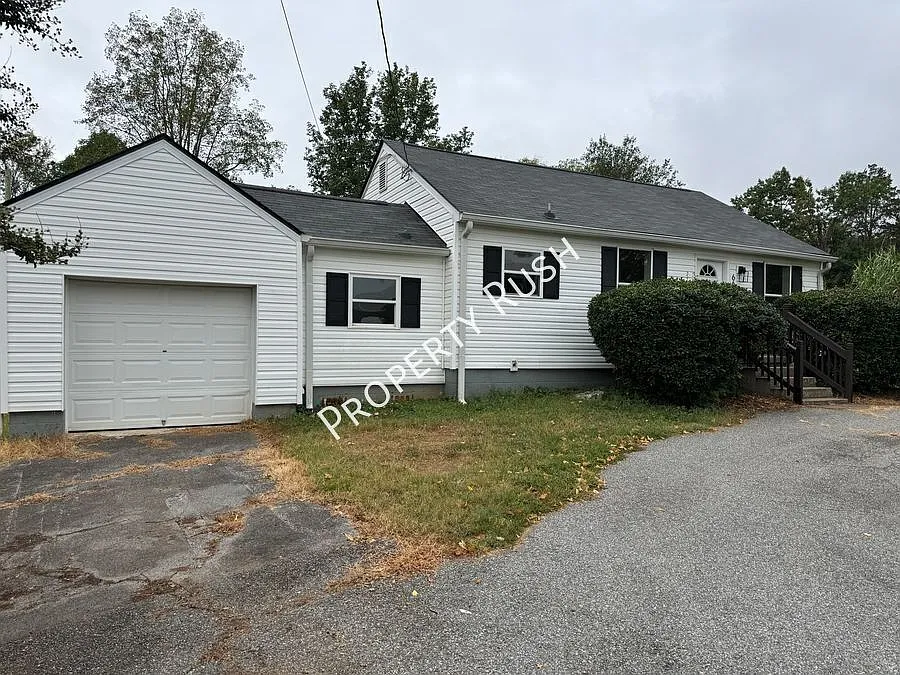 Building Photo - 6618 Shallowford Rd