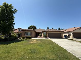 10819 Pointe Royal Dr, Bakersfield, CA 93311
