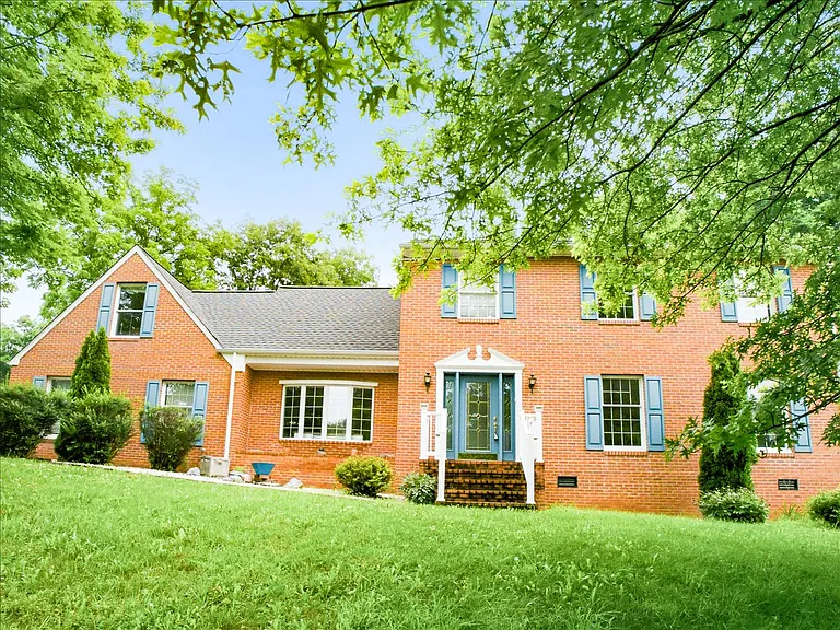 111 Launchris Dr — Photo 1