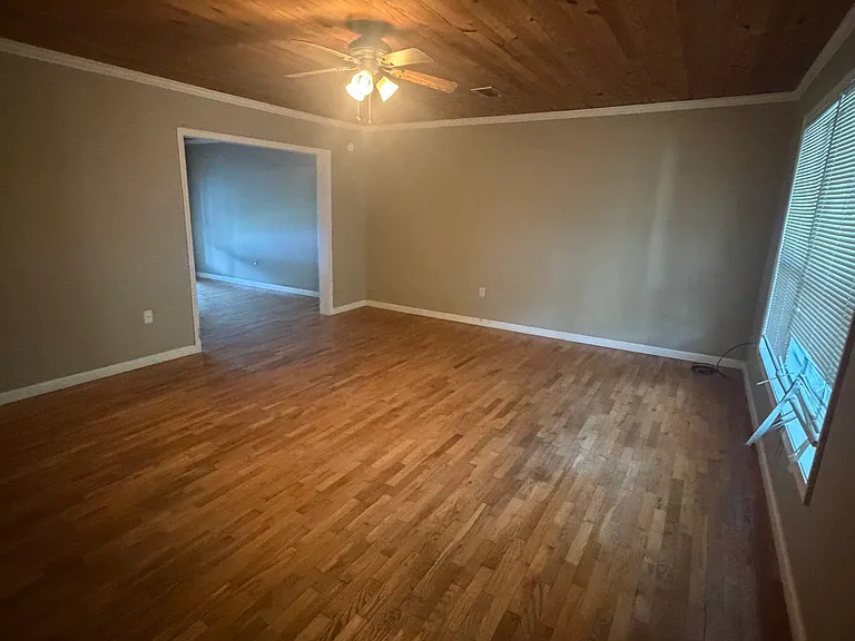 1614 Caldwell St — Photo 3