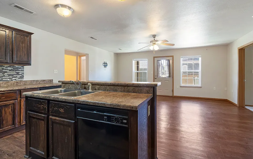 813-B South Robberson Avenue - 402 — Photo 4