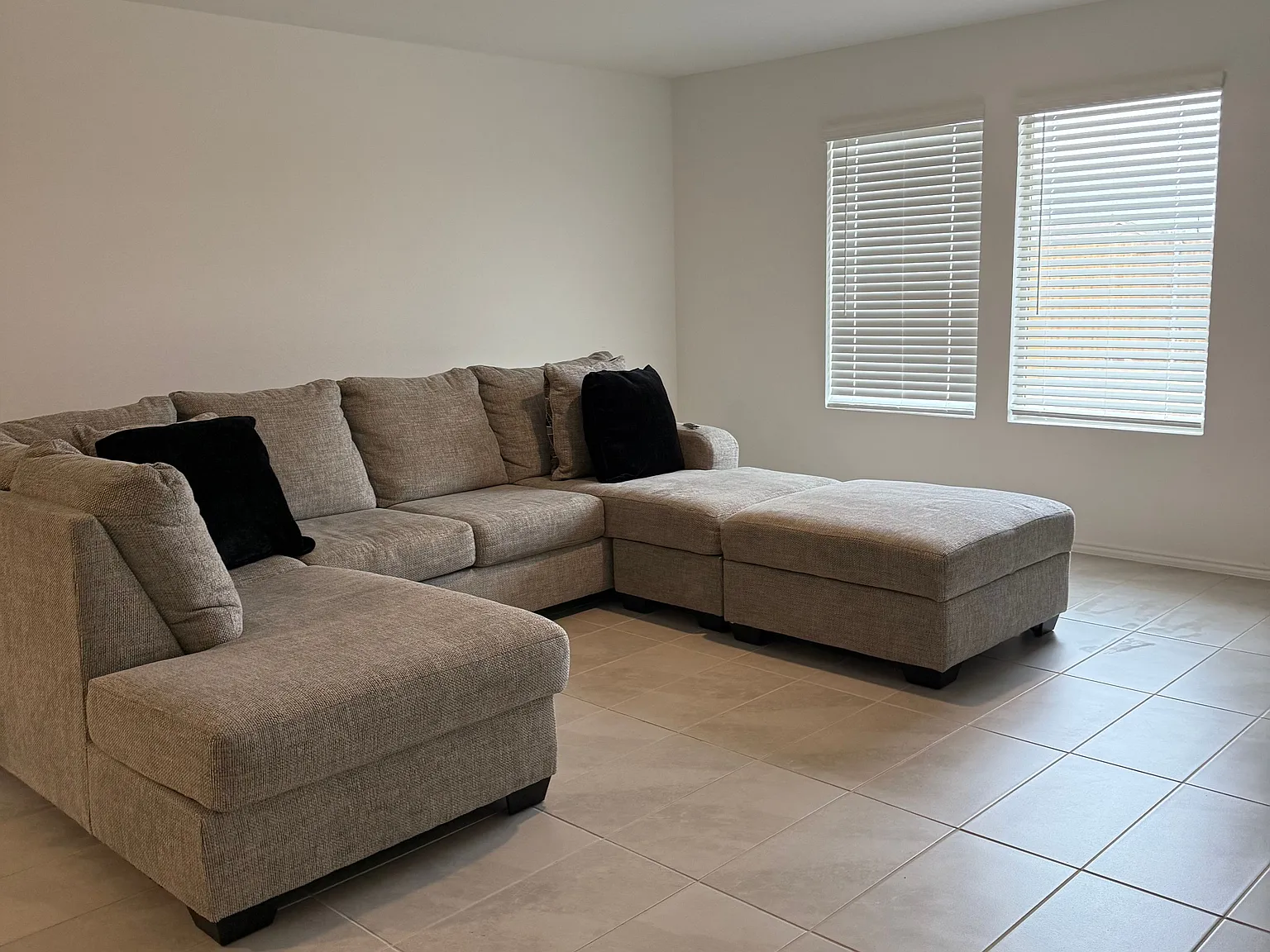3 bed, 2.0 bath, 1474 sqft, $2,275 — Photo 3