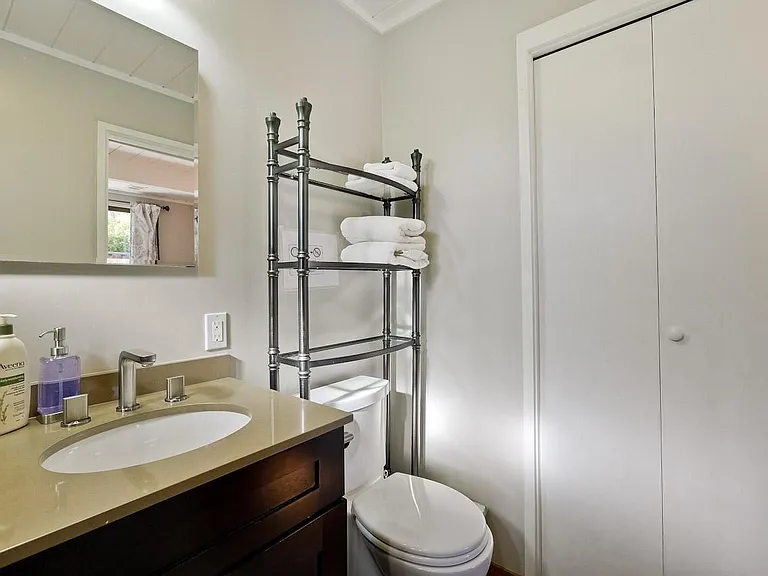 2538 Alvin St — Photo 10