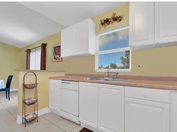 2nd image of 4625 Leonard Blvd S #4627