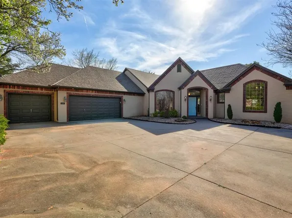 108 Lakeview Ct, Edmond, OK 73003