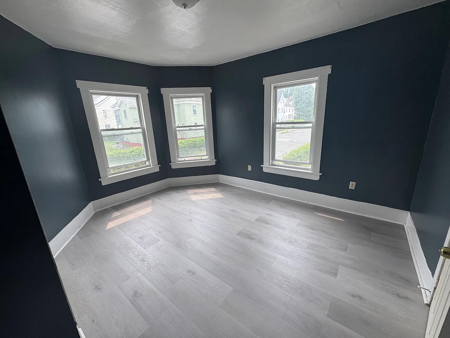 4 bed, $2,500 — Photo 3