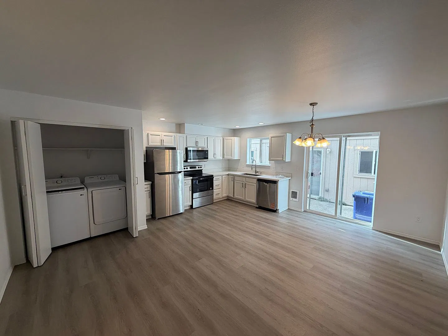 Spacious 3BR/2BA in South Tacoma 1,234 Sq ! Apply Today — Photo 3