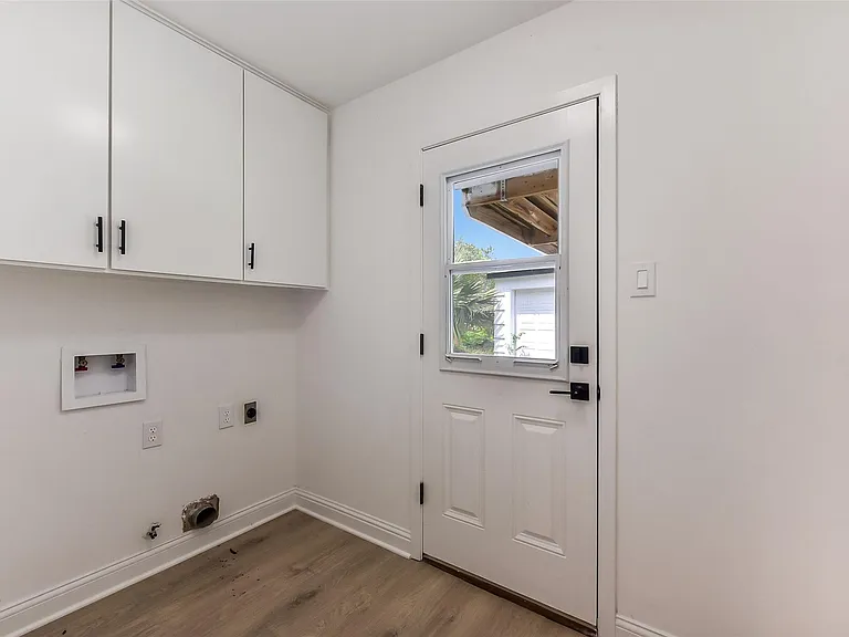 5946 Valkeith Dr — Photo 30