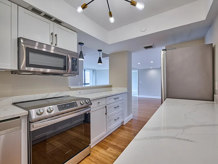 2425 Presidential Way #1405 — Photo 12