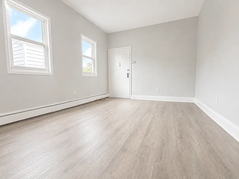 686 Summer Ave #6 — Photo 2
