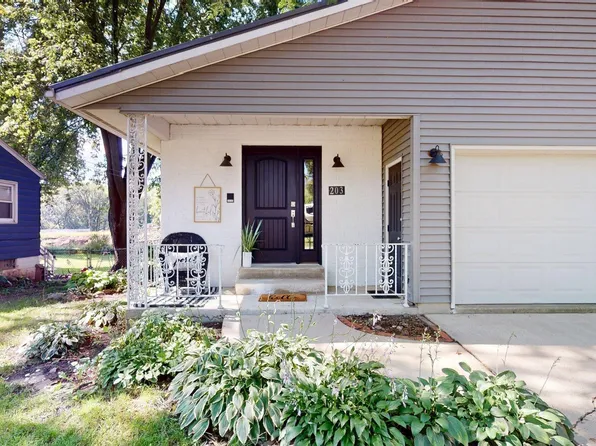 203B 26th Ave S, Clear Lake, IA 50428