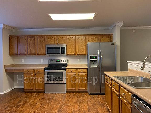 3rd image of 5676 N Plymouth Ct