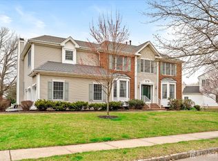 4 Bergen Dr, Cranbury, NJ 08512