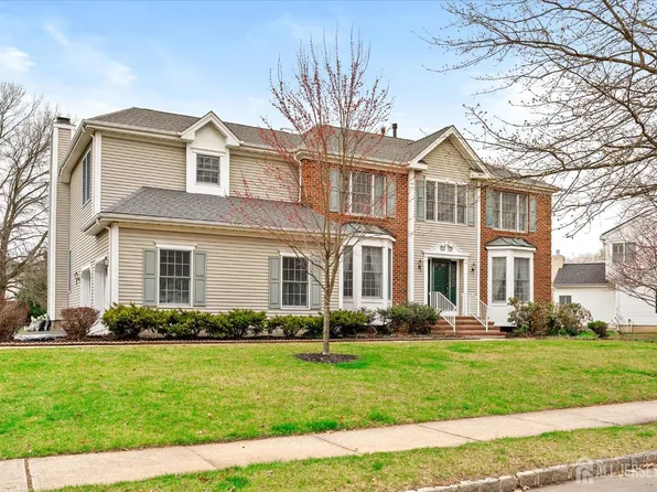 4 Bergen Dr, Cranbury, NJ 08512