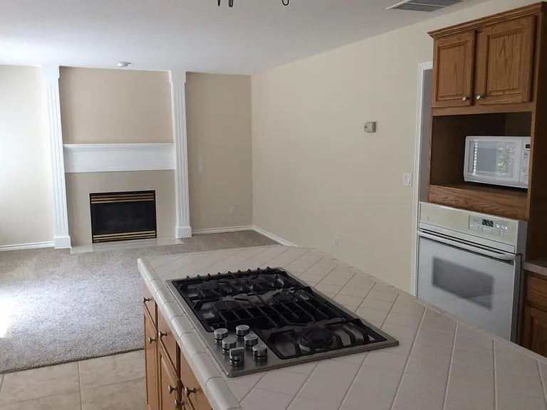 2370 NW Lydia Pl — Photo 5