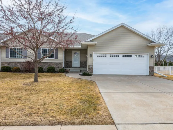 125 W Pinehurst Dr, Eldridge, IA 52748