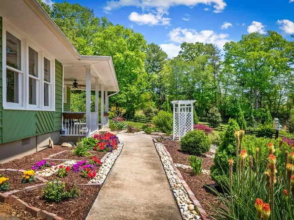 1211 Scenic Dr, Blue Ridge, GA 30513